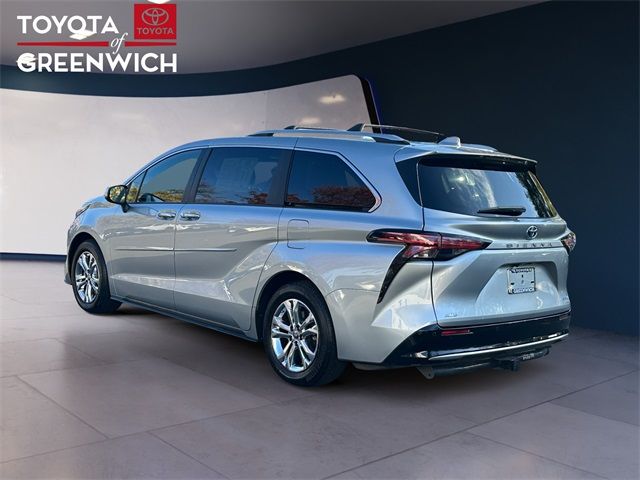 2022 Toyota Sienna Platinum