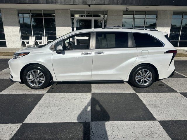 2022 Toyota Sienna Platinum