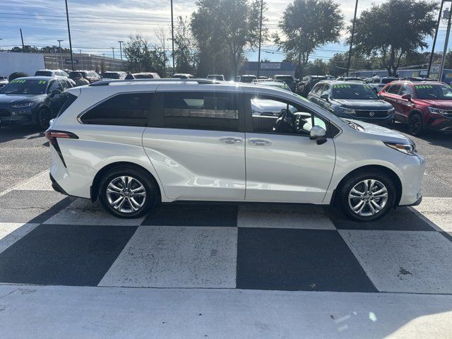 2022 Toyota Sienna Platinum