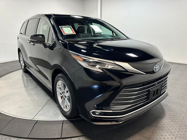 2022 Toyota Sienna Platinum