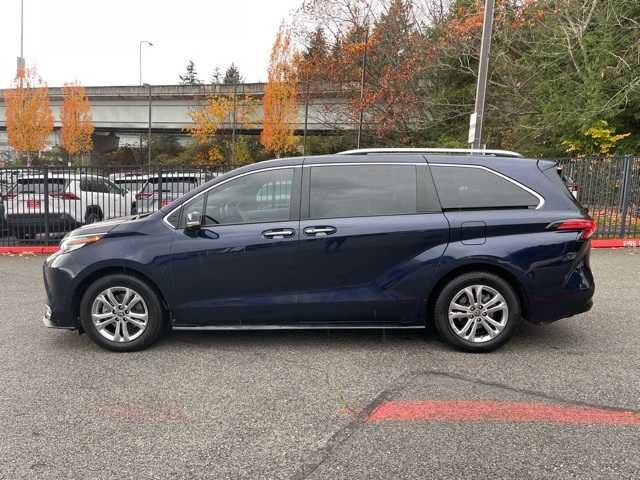 2022 Toyota Sienna Platinum