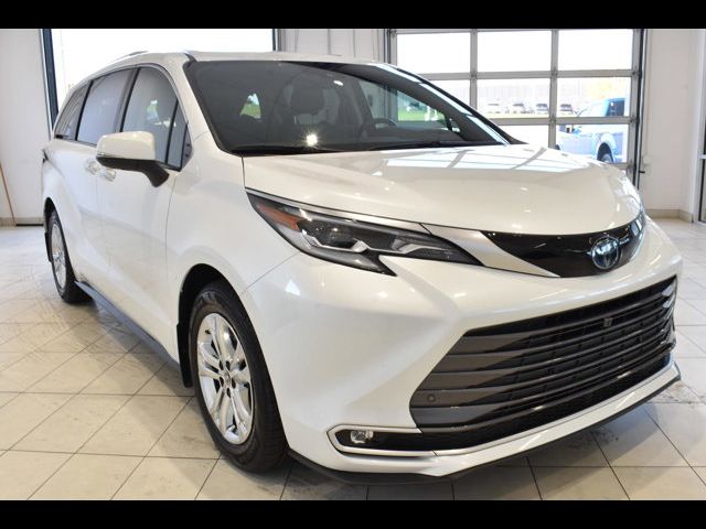 2022 Toyota Sienna Platinum