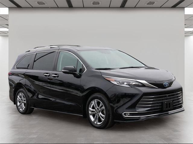 2022 Toyota Sienna Platinum