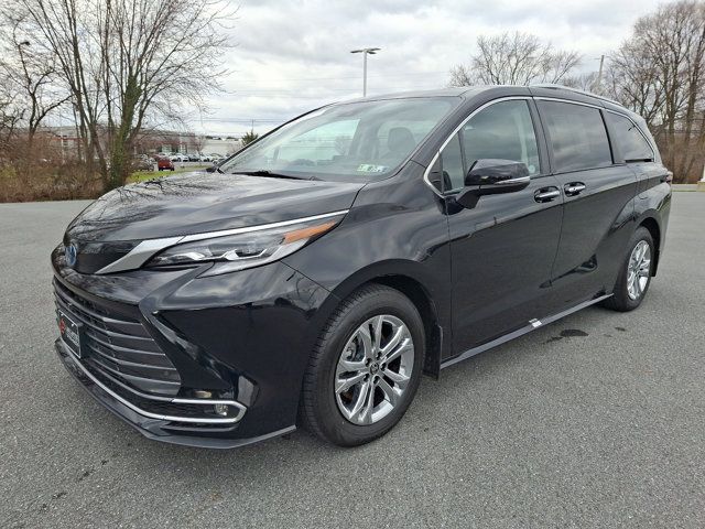 2022 Toyota Sienna Platinum