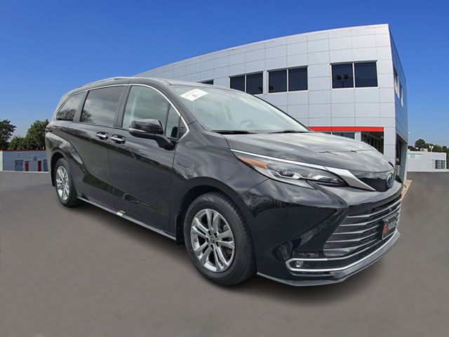 2022 Toyota Sienna Platinum