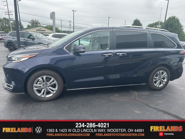 2022 Toyota Sienna Platinum