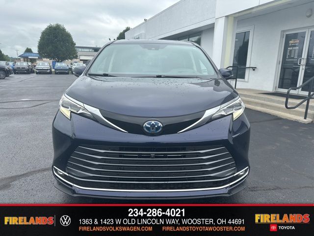 2022 Toyota Sienna Platinum
