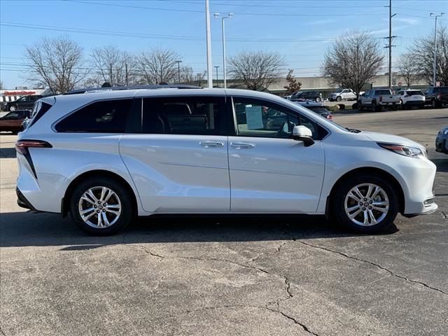 2022 Toyota Sienna Platinum