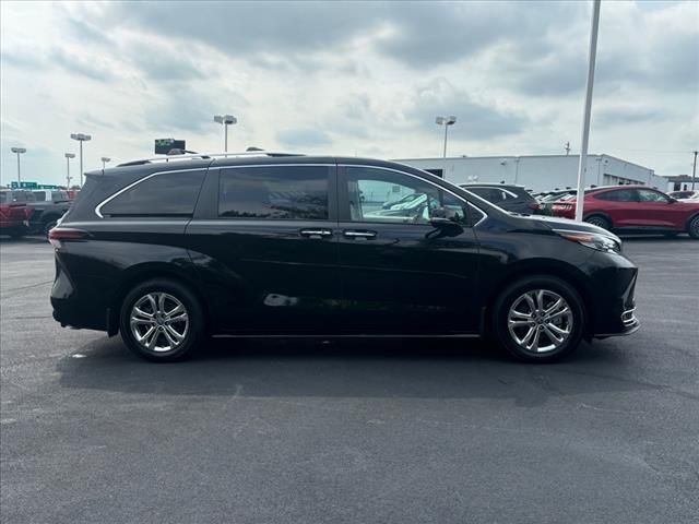 2022 Toyota Sienna Platinum