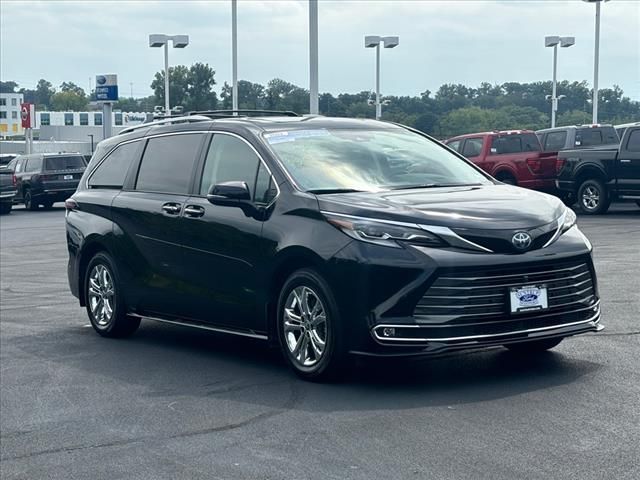 2022 Toyota Sienna Platinum