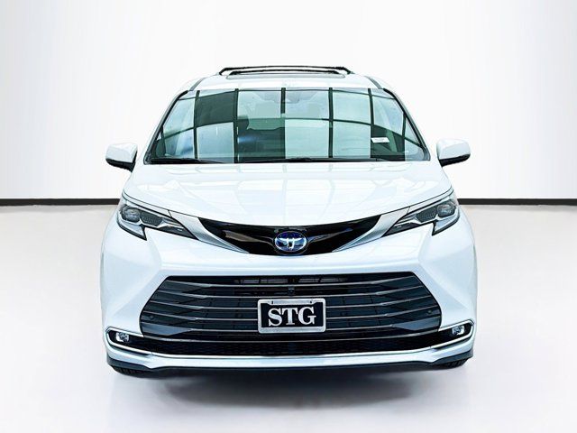 2022 Toyota Sienna Platinum