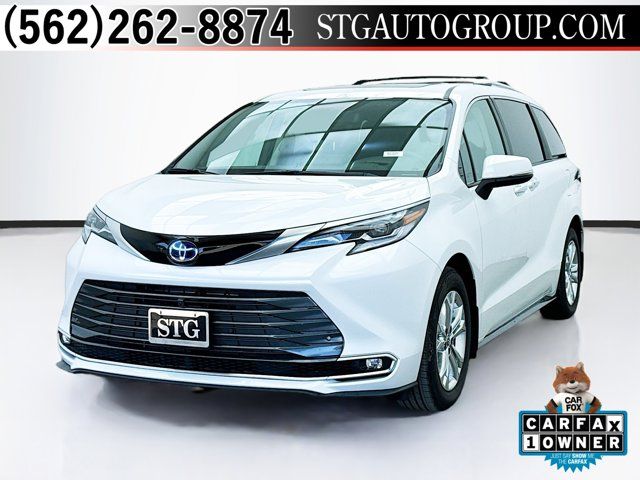 2022 Toyota Sienna Platinum