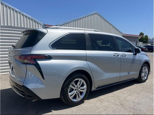 2022 Toyota Sienna Platinum