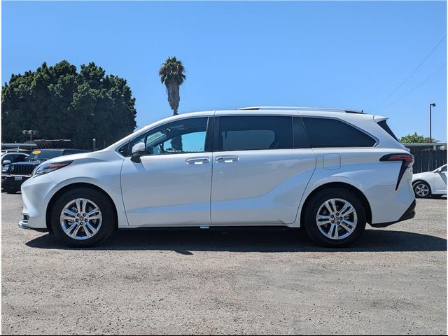 2022 Toyota Sienna Platinum