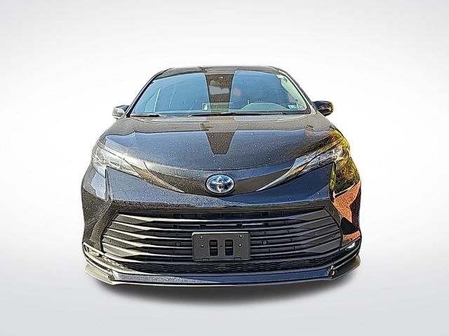 2022 Toyota Sienna XLE Woodland Edition