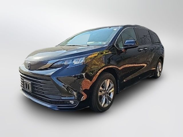 2022 Toyota Sienna XLE Woodland Edition