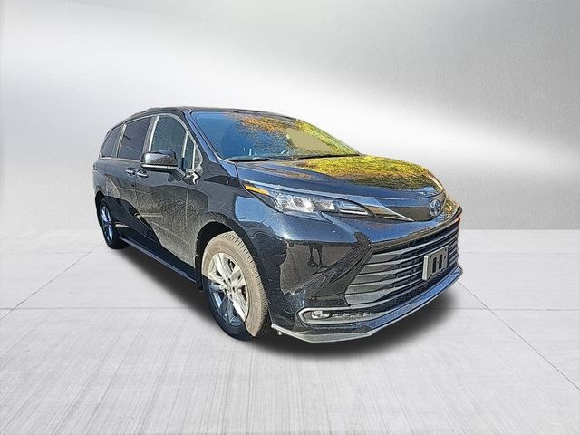 2022 Toyota Sienna XLE Woodland Edition