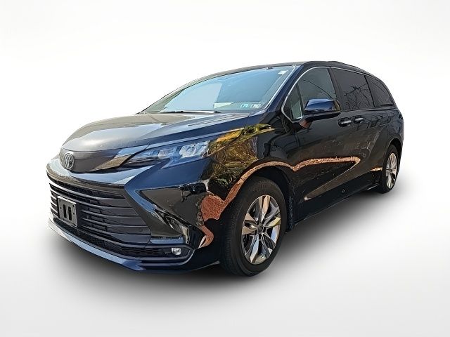 2022 Toyota Sienna XLE Woodland Edition