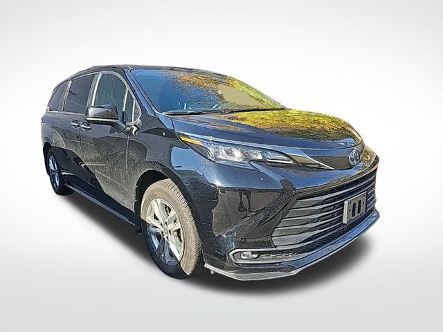 2022 Toyota Sienna XLE Woodland Edition