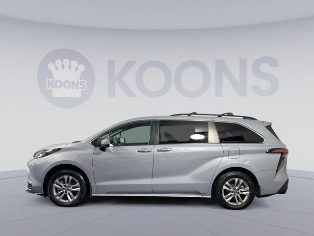 2022 Toyota Sienna XLE Woodland Edition