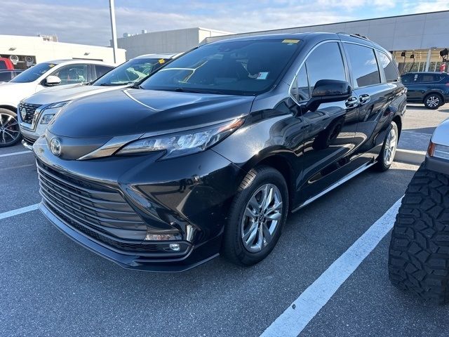 2022 Toyota Sienna XLE Woodland Edition