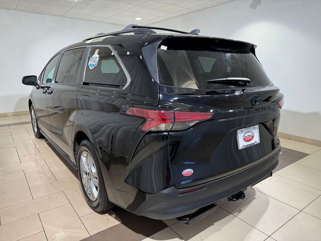 2022 Toyota Sienna XLE Woodland Edition