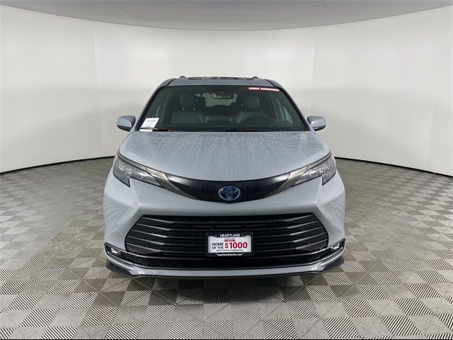 2022 Toyota Sienna XLE Woodland Edition