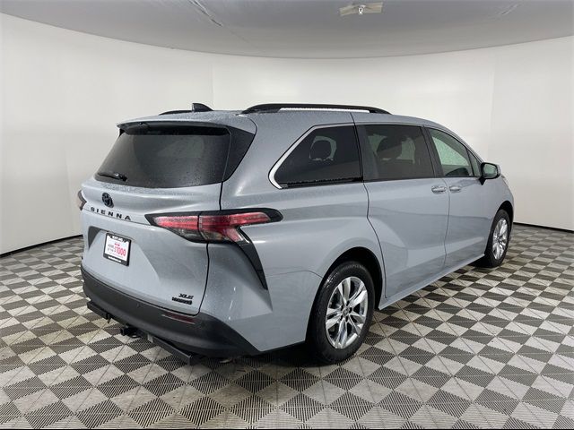 2022 Toyota Sienna XLE Woodland Edition