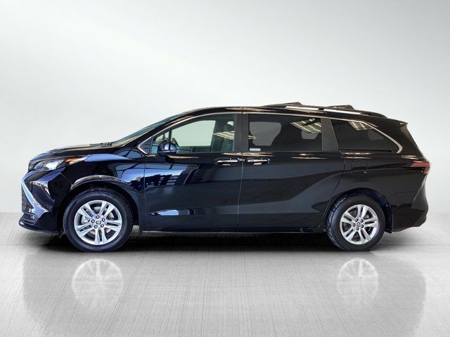 2022 Toyota Sienna XLE Woodland Edition