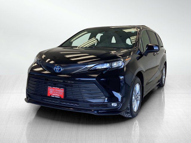 2022 Toyota Sienna XLE Woodland Edition