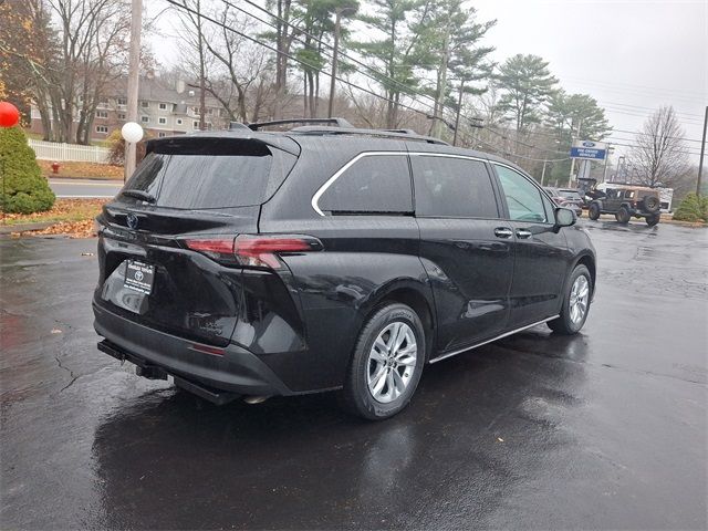 2022 Toyota Sienna XLE Woodland Edition