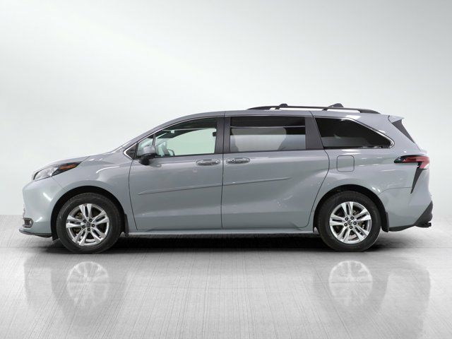 2022 Toyota Sienna XLE Woodland Edition