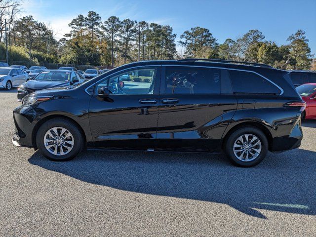 2022 Toyota Sienna XLE