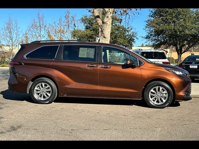 2022 Toyota Sienna XLE