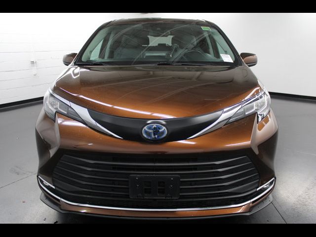 2022 Toyota Sienna XLE