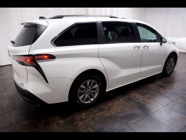 2022 Toyota Sienna XLE