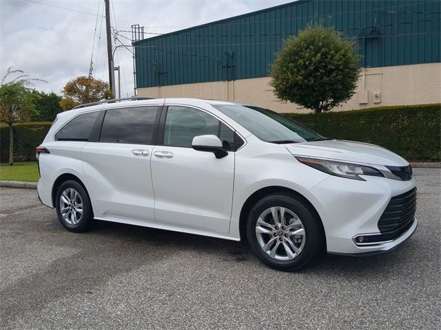 2022 Toyota Sienna XLE