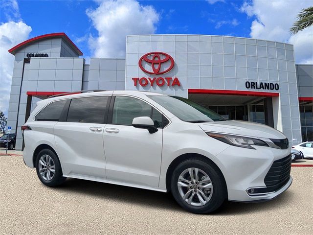 2022 Toyota Sienna XLE