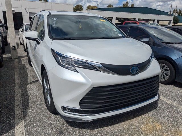 2022 Toyota Sienna XLE