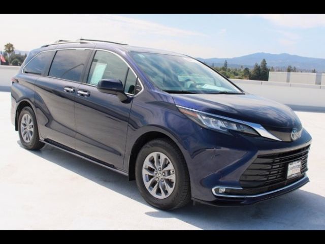 2022 Toyota Sienna XLE