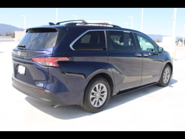 2022 Toyota Sienna XLE