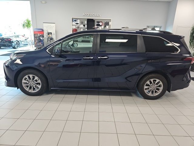 2022 Toyota Sienna XLE