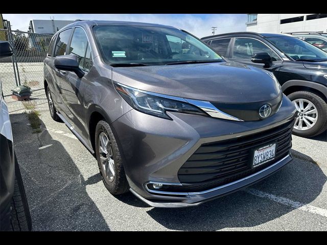 2022 Toyota Sienna XLE