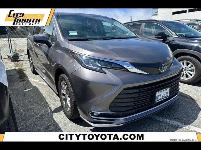 2022 Toyota Sienna XLE