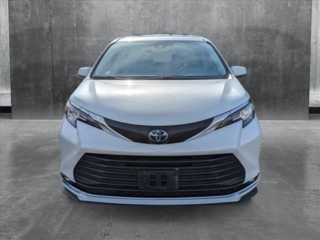 2022 Toyota Sienna XLE