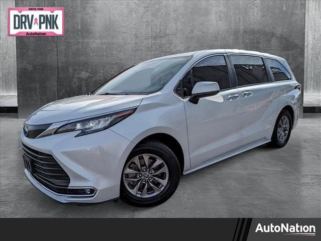 2022 Toyota Sienna XLE