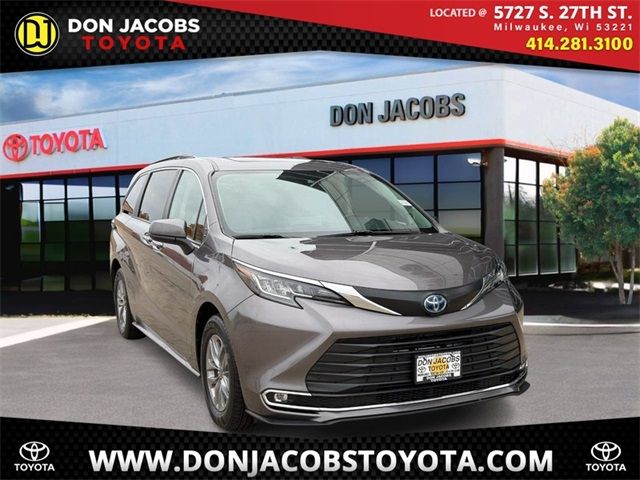 2022 Toyota Sienna XLE