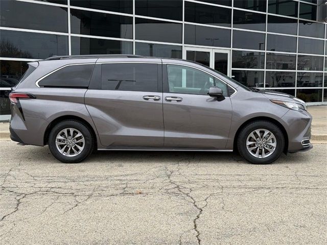 2022 Toyota Sienna XLE