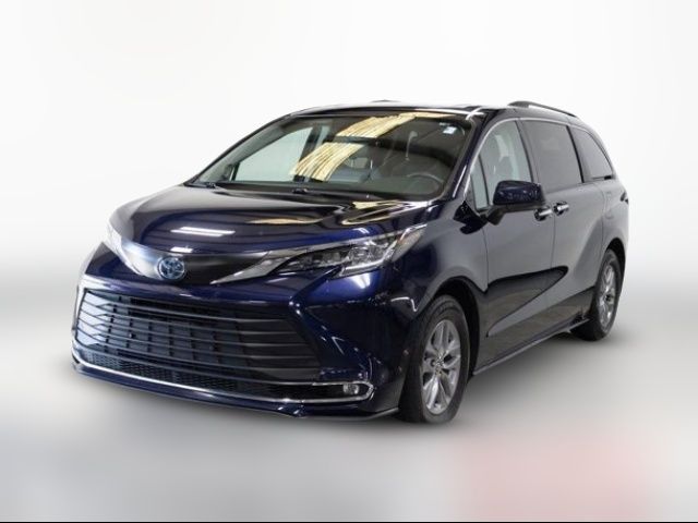 2022 Toyota Sienna XLE