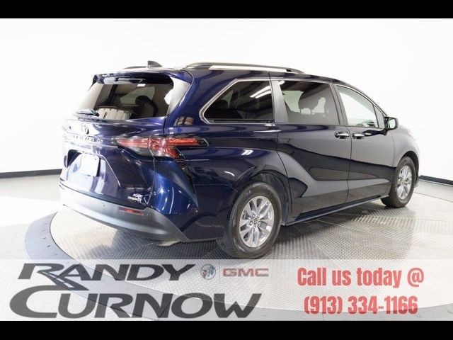 2022 Toyota Sienna XLE